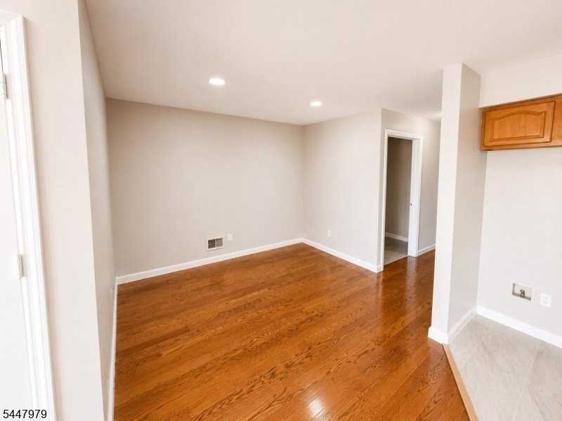 323 S Park St - Photo 4 of 15