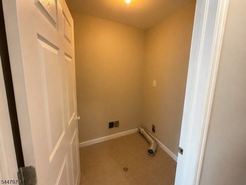 323 S Park St - Photo 5 of 15