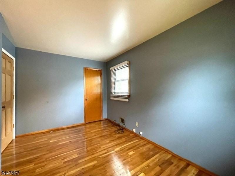 1930 Henry St - Photo 4 of 12