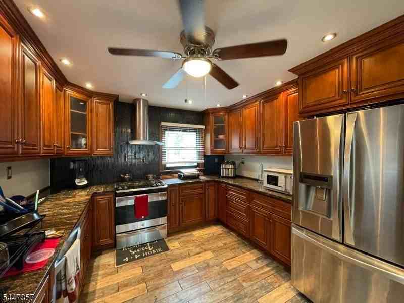 1930 Henry St - Photo 6 of 12