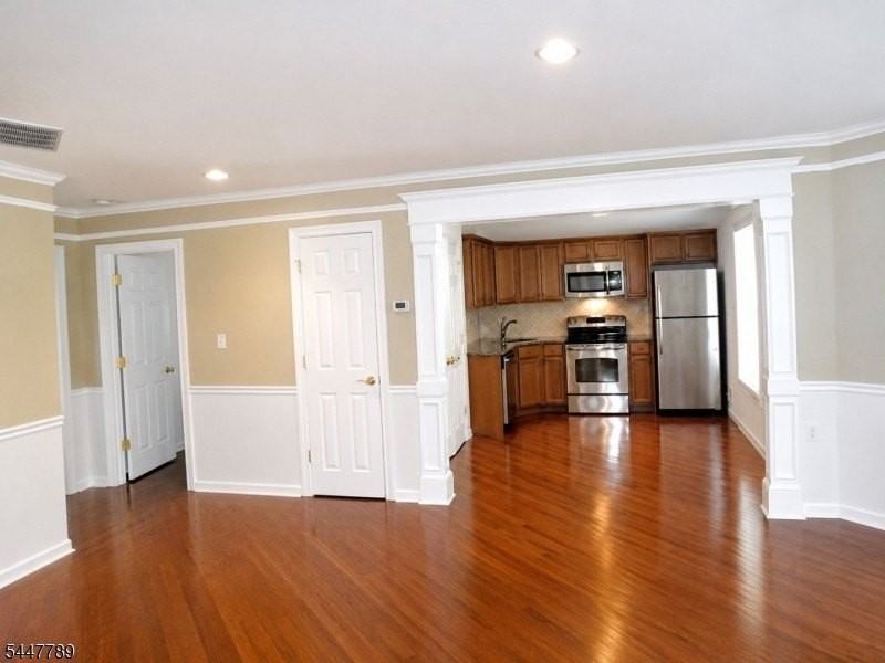 141 Main St #8 - Photo 4 of 24