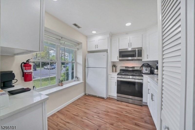 115 Wycombe Pl - Photo 3 of 30