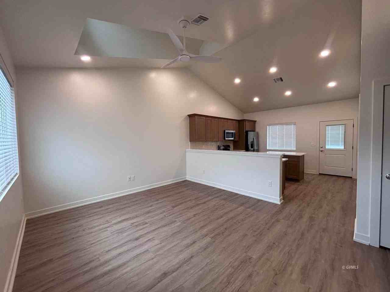 2605 S 20th Ave #2 - Photo 3 of 8