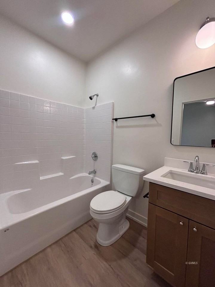 2605 S 20th Ave #2 - Photo 6 of 8