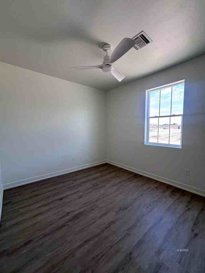 2605 S 20th Ave #2 - Photo 7 of 8