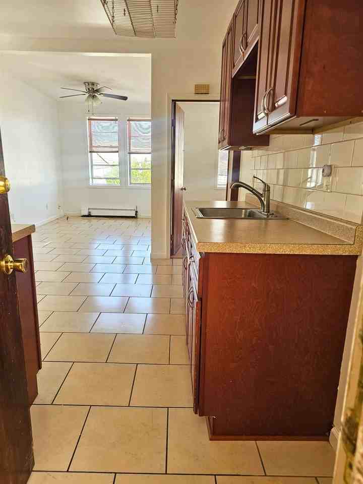 291 Linden Ave - Photo 2 of 9