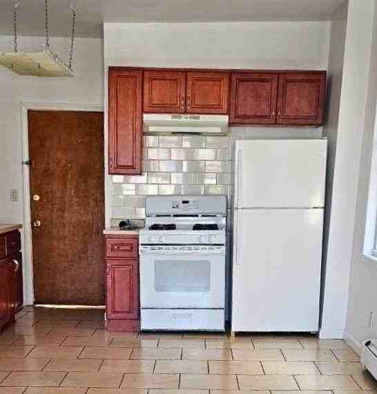 291 Linden Ave - Photo 3 of 9