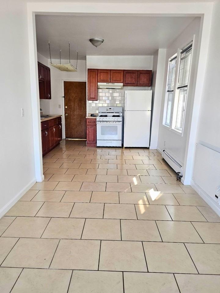 291 Linden Ave - Photo 4 of 9