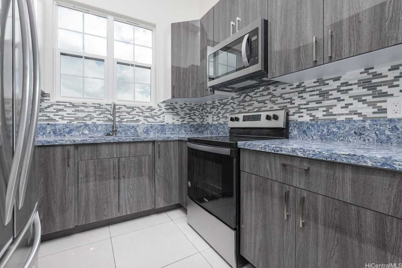 229 Hanamaulu St - Photo 2 of 18