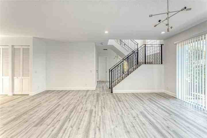 502 Southwest 4th Avenue - Photo 2 of 8
