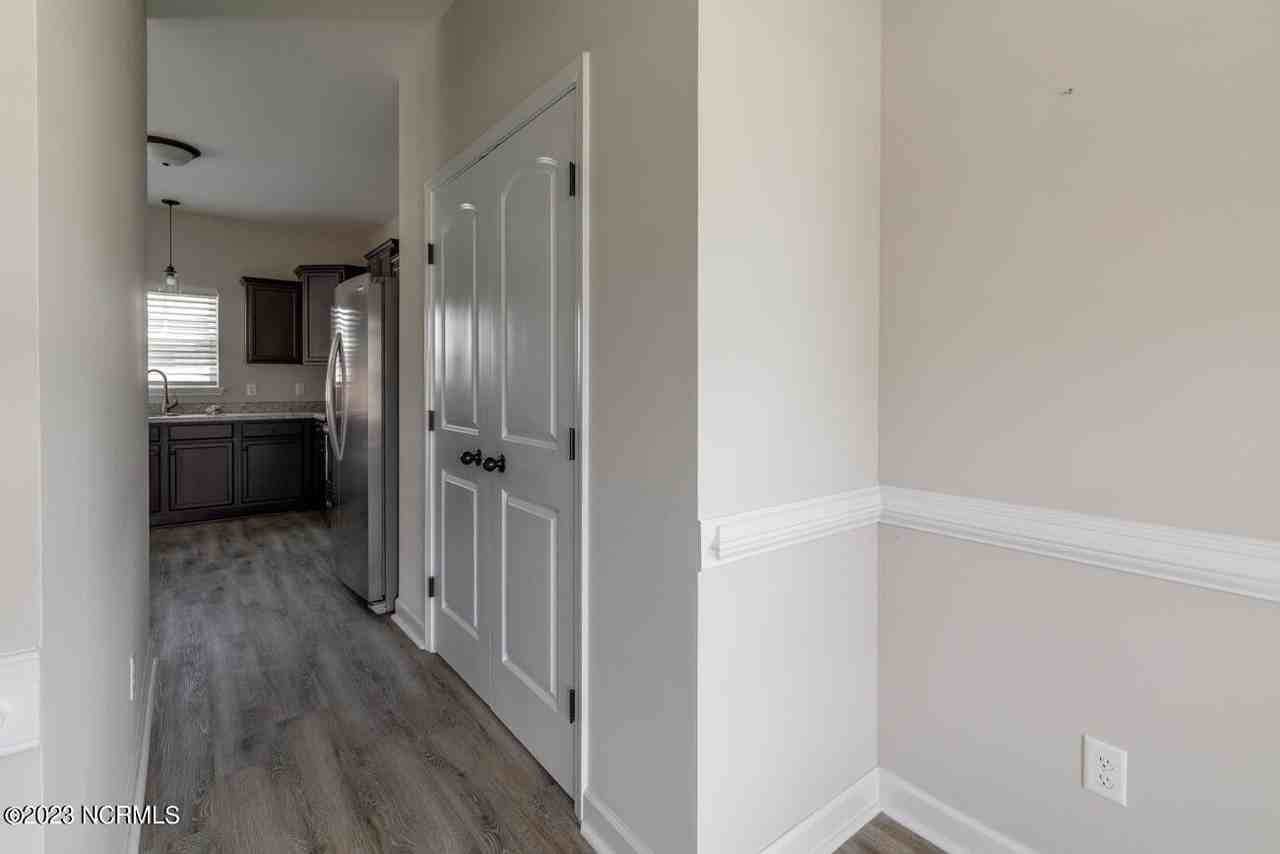 300 Waylon Way - Photo 7 of 33