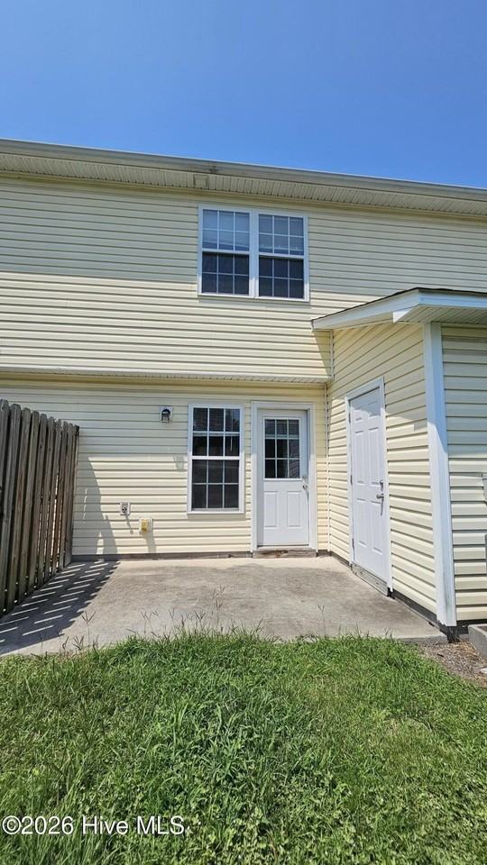 110 Cornerstone Pl - Photo 2 of 12