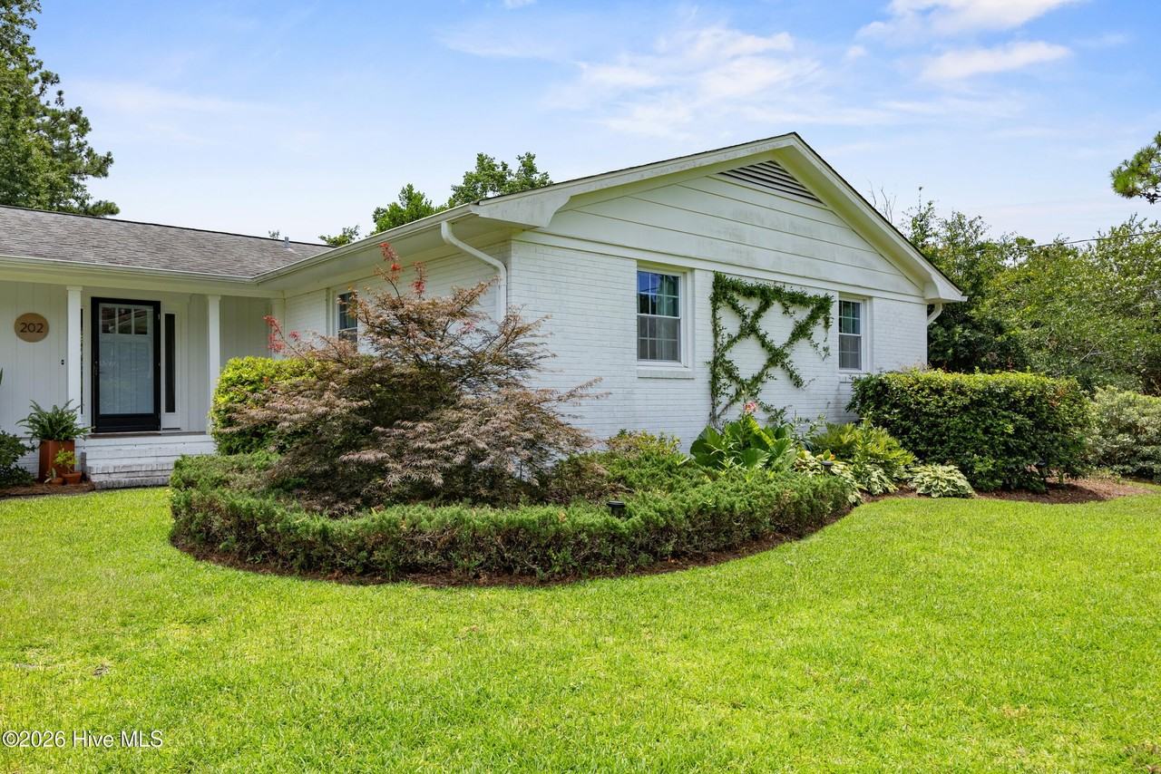 202 Windemere Rd - Photo 4 of 50