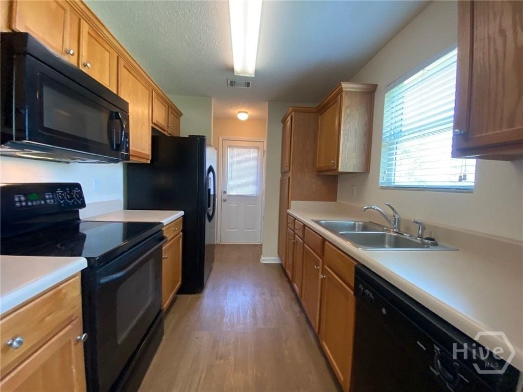 218 Bridgewater Cir - Photo 3 of 17