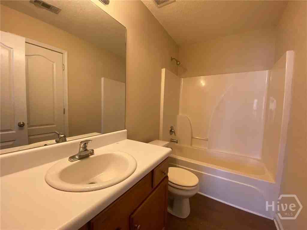 218 Bridgewater Cir - Photo 5 of 17