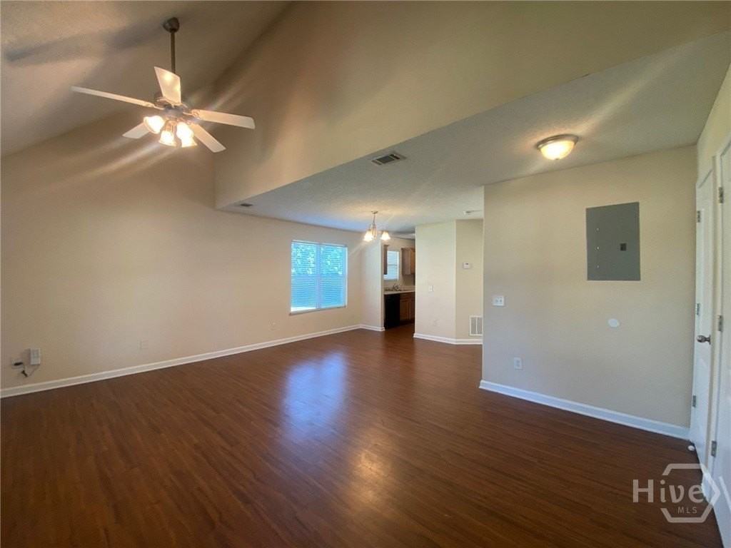 106 Bridgewater Cir - Photo 2 of 16