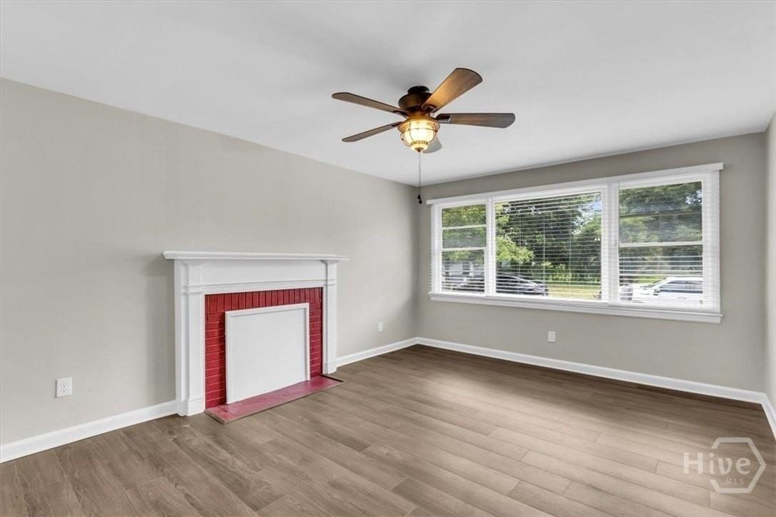 928 W 38th St - Photo 4 of 12