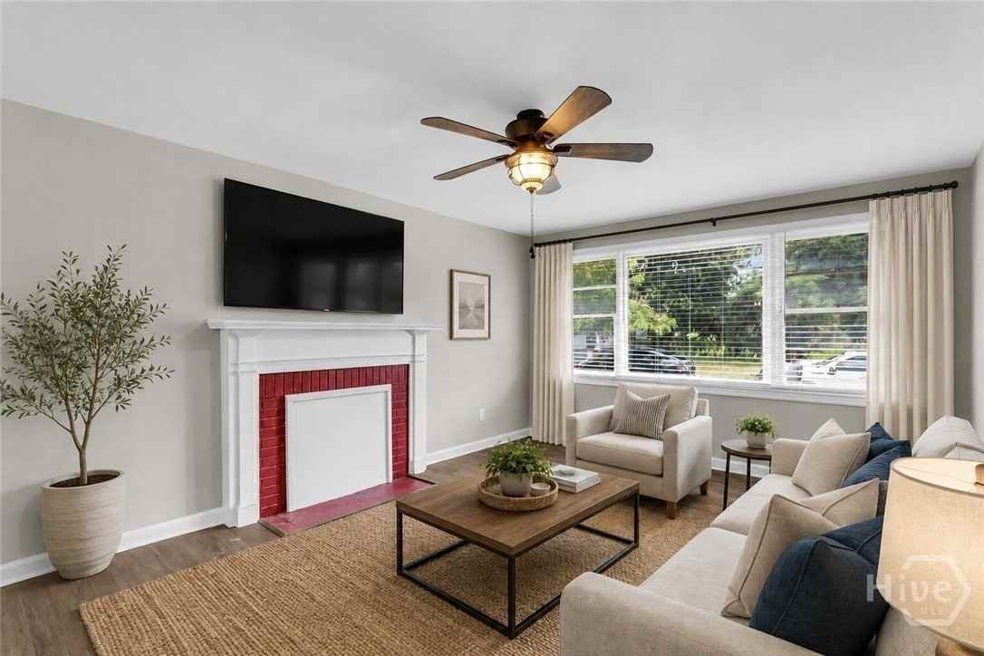 928 W 38th St - Photo 5 of 12
