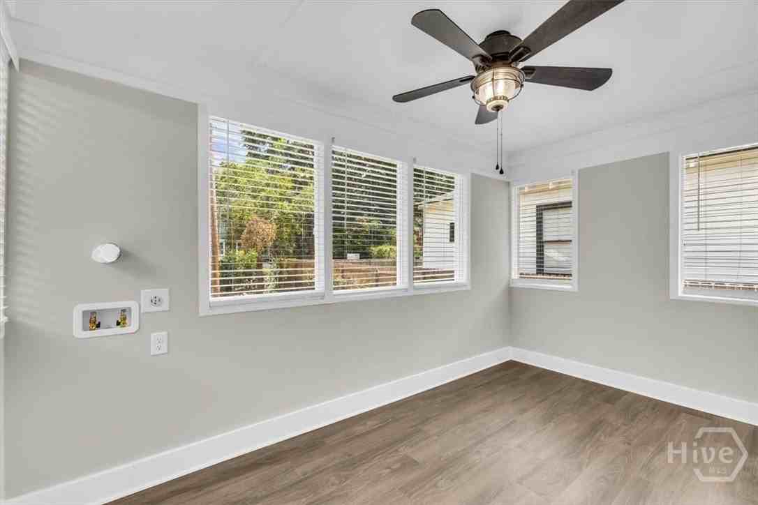928 W 38th St - Photo 7 of 12