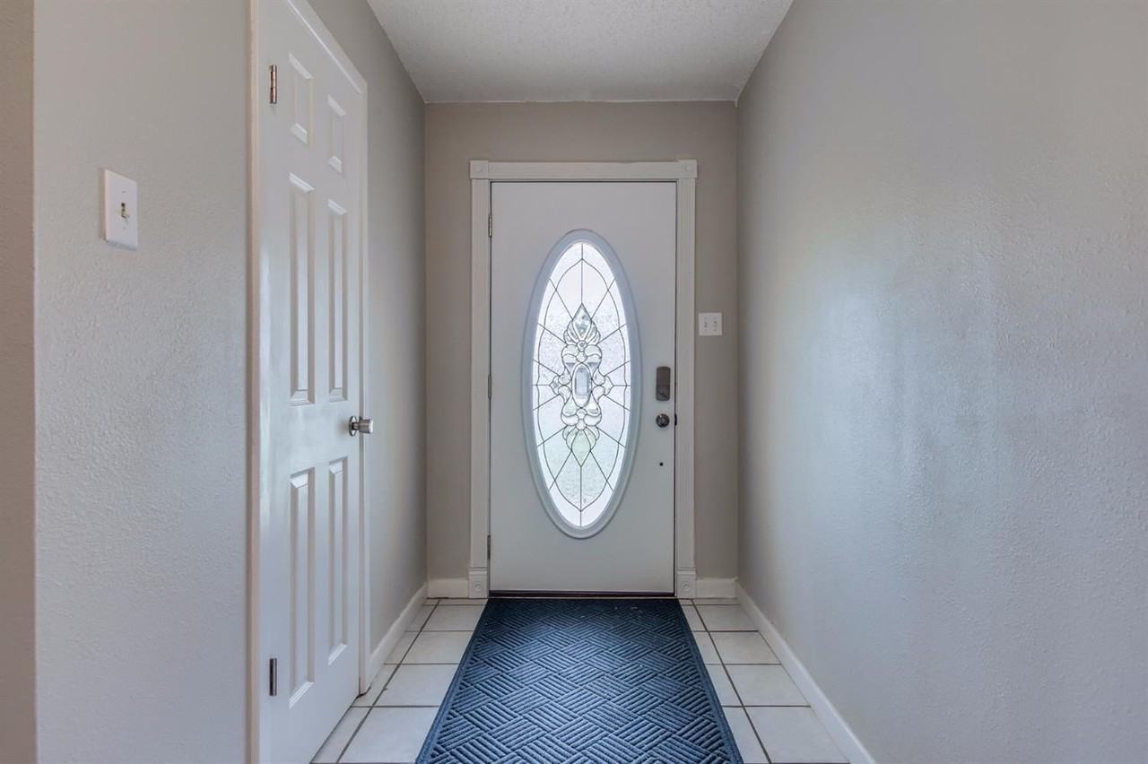 5008 44th St - Photo 4 of 11