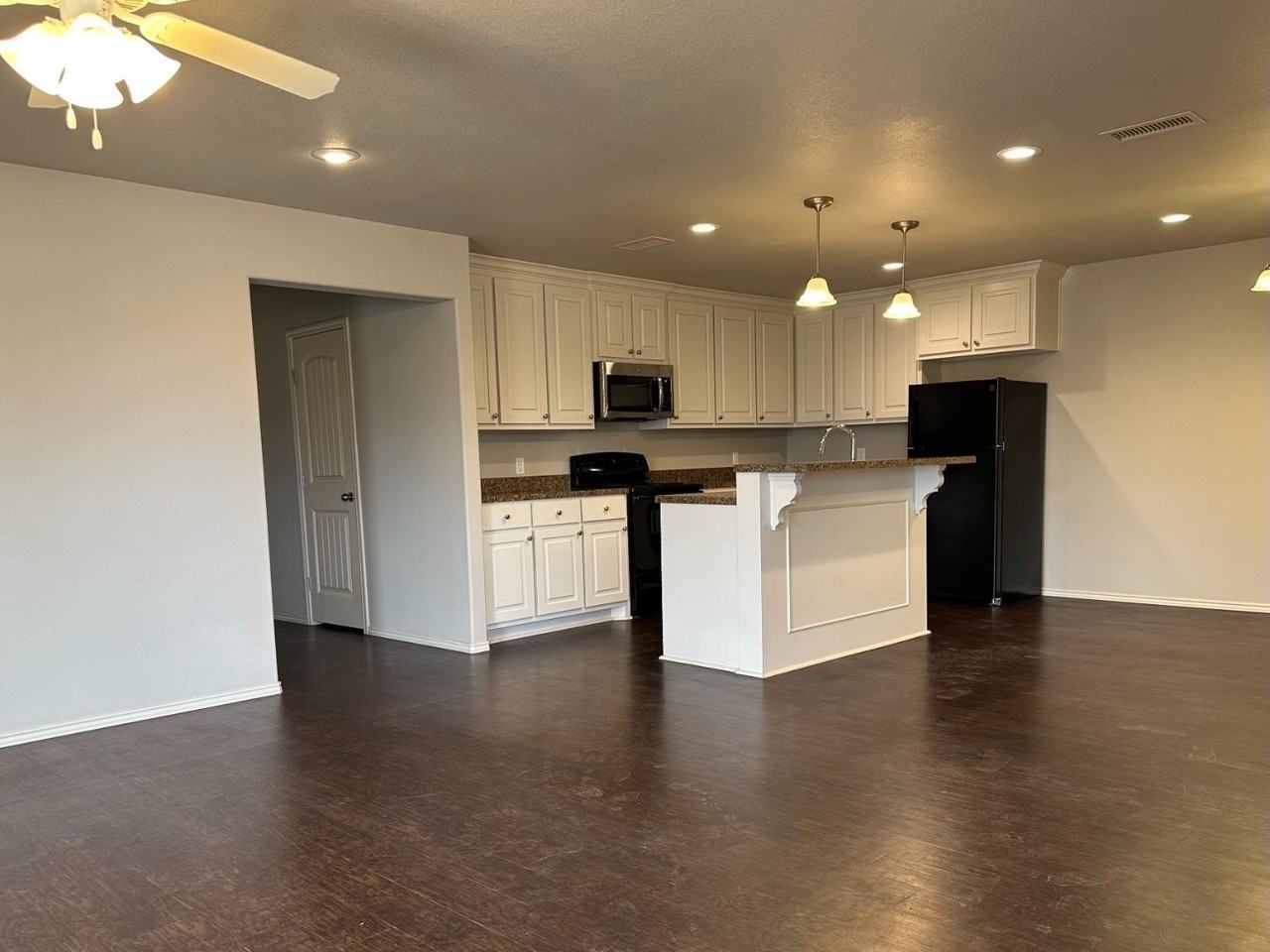 2701 113th St - Photo 2 of 10