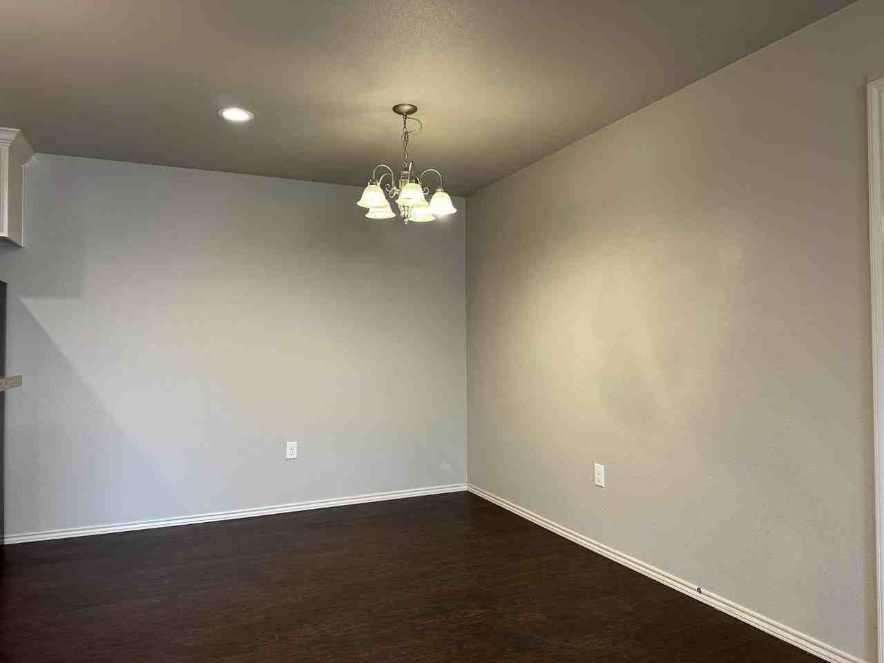 2701 113th St - Photo 3 of 10