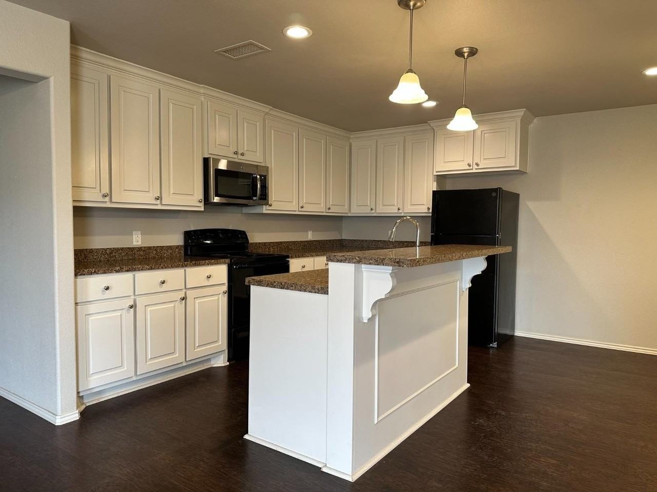 2701 113th St - Photo 4 of 10