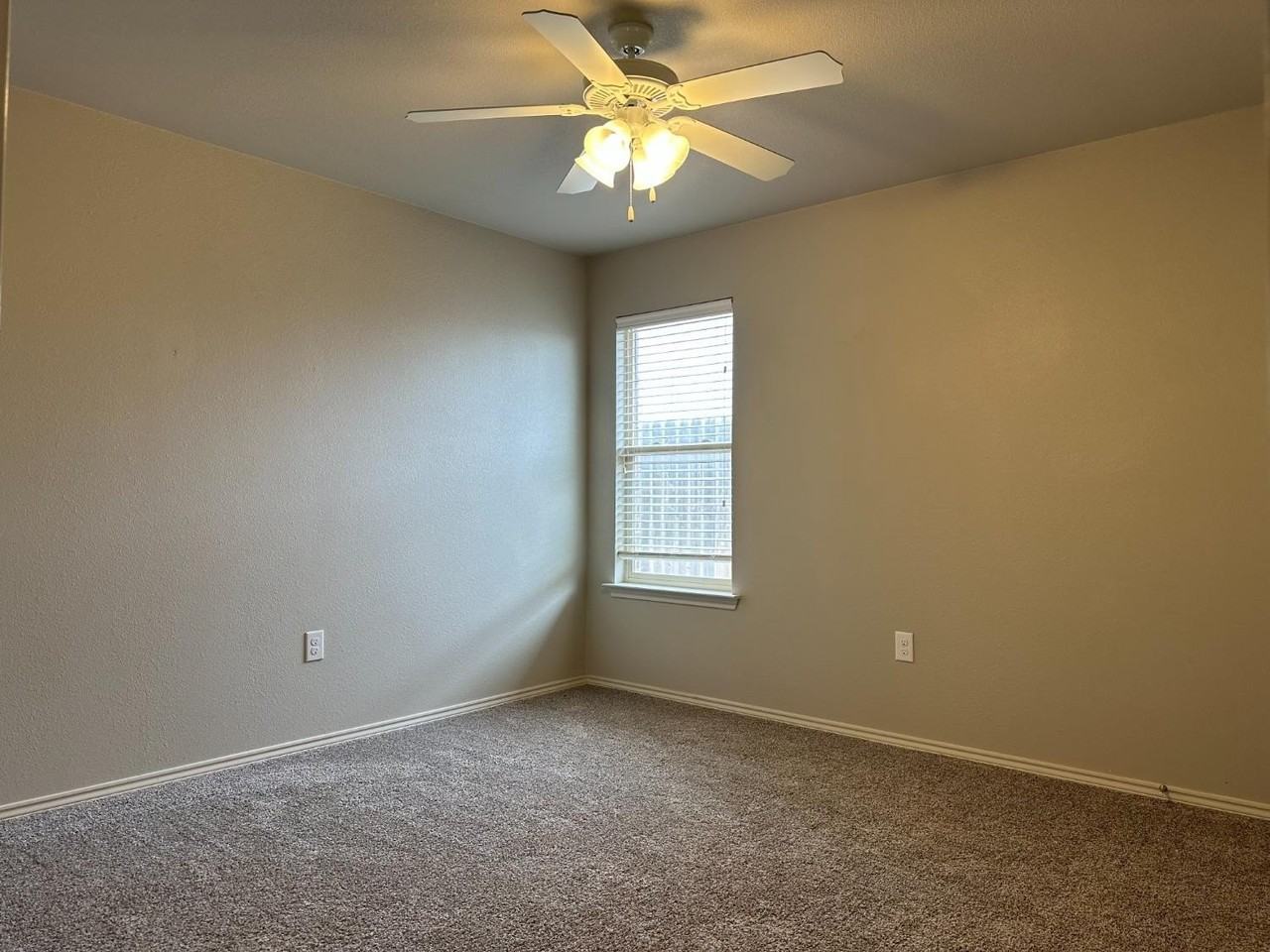 2701 113th St - Photo 5 of 10
