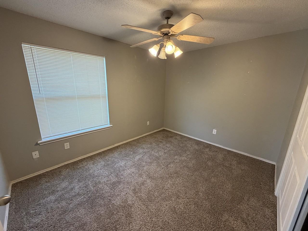 516 N Dover Ave - Photo 5 of 13
