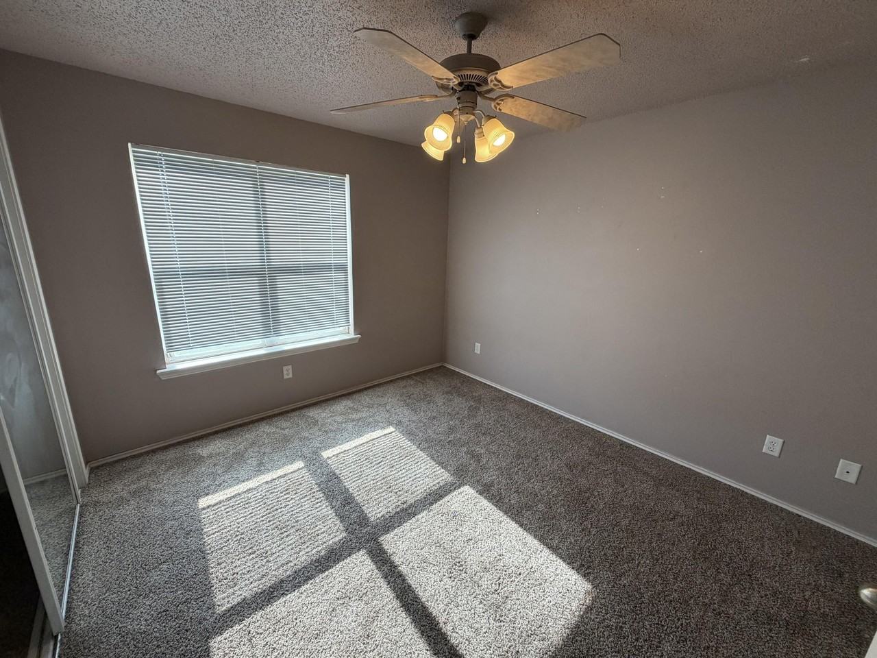 516 N Dover Ave - Photo 6 of 13