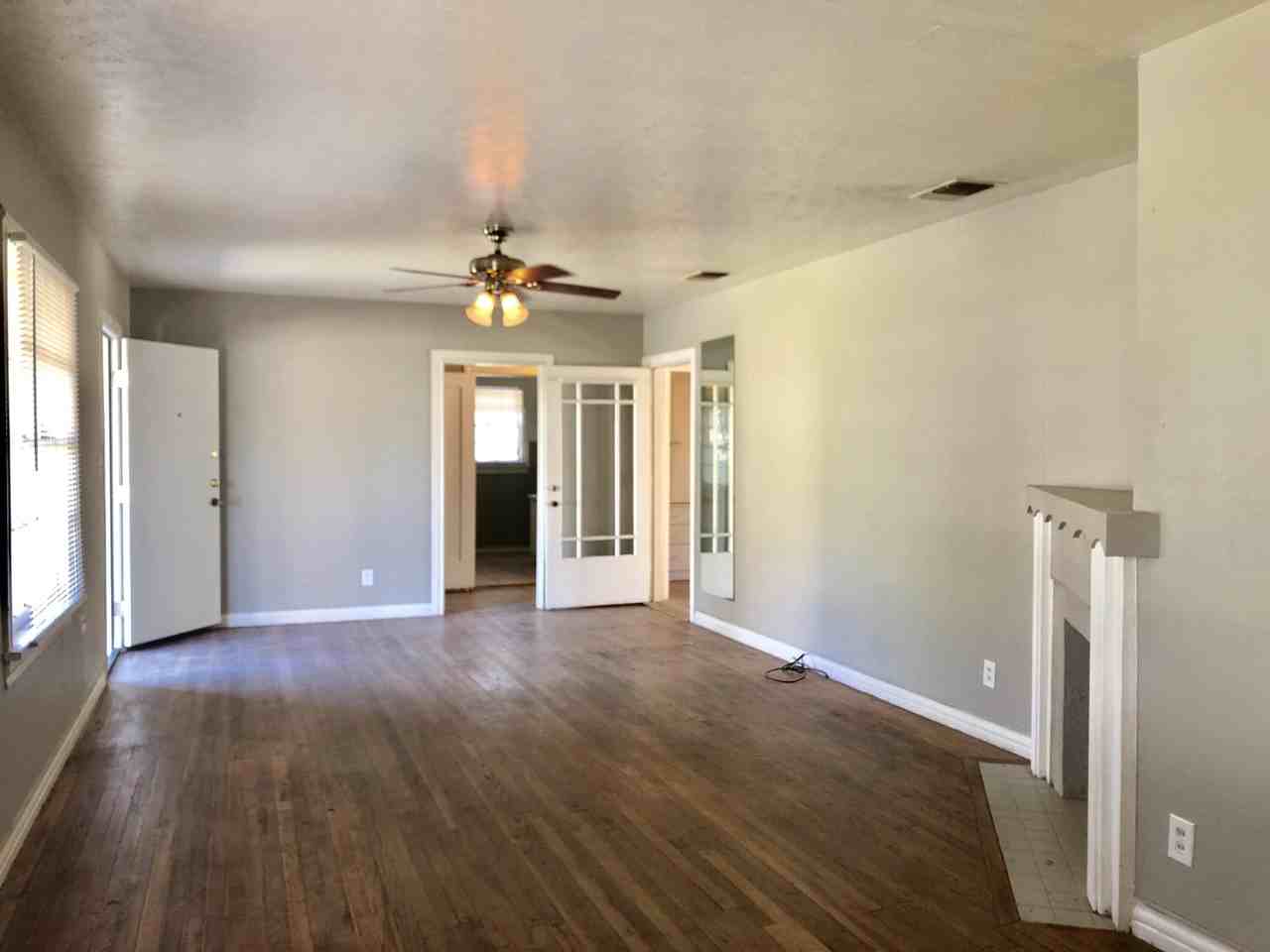 2405 27th St - Photo 3 of 7