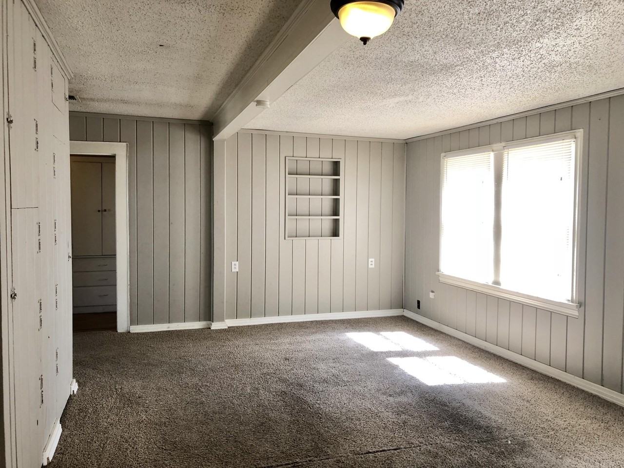 2405 27th St - Photo 4 of 7