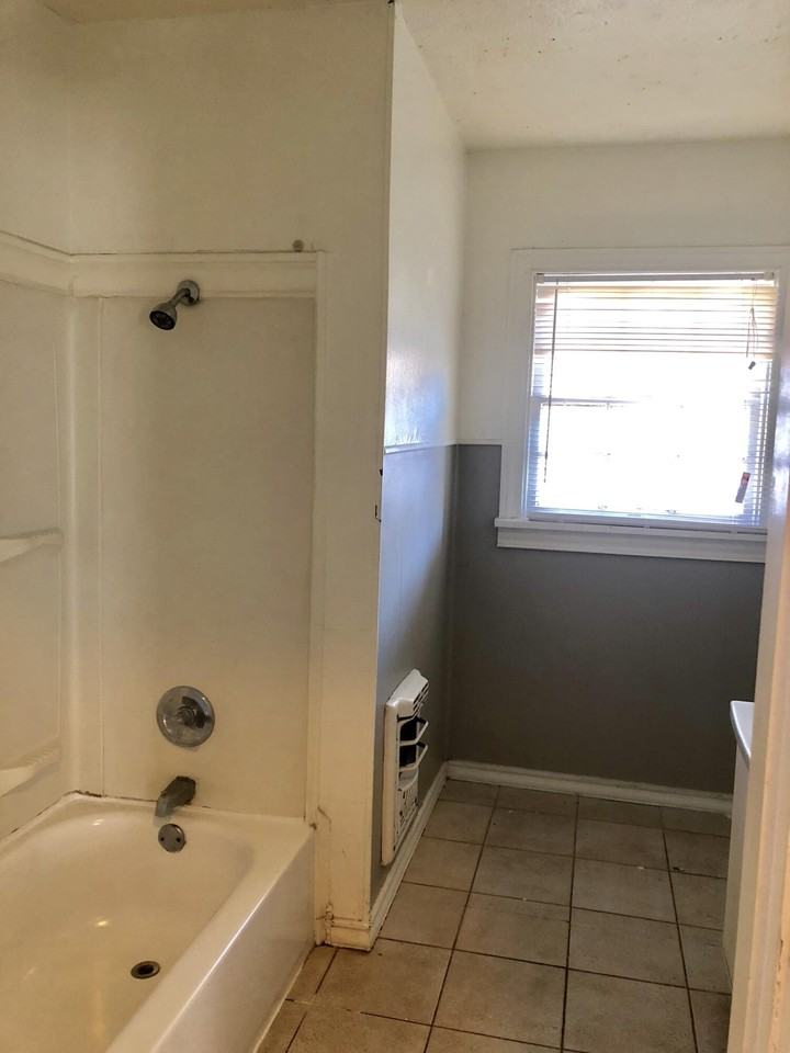 2405 27th St - Photo 6 of 7