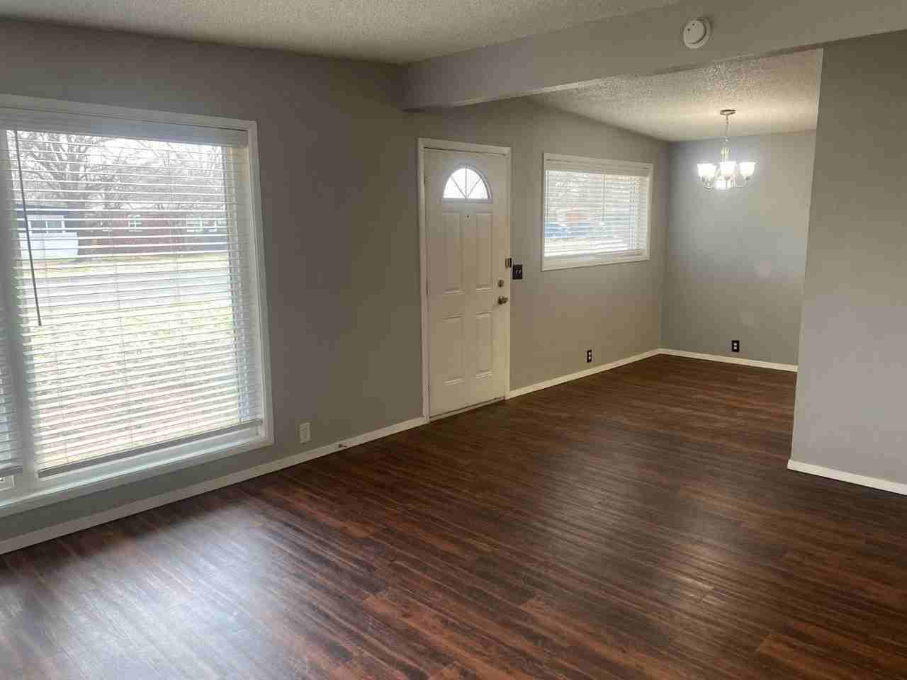 2704 68th St - Photo 2 of 12