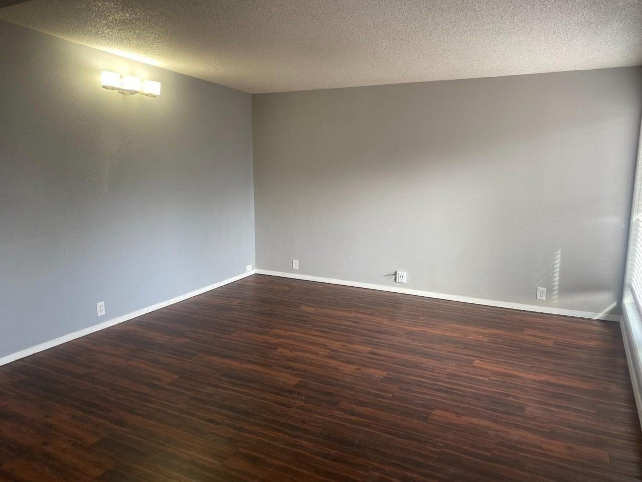 2704 68th St - Photo 3 of 12