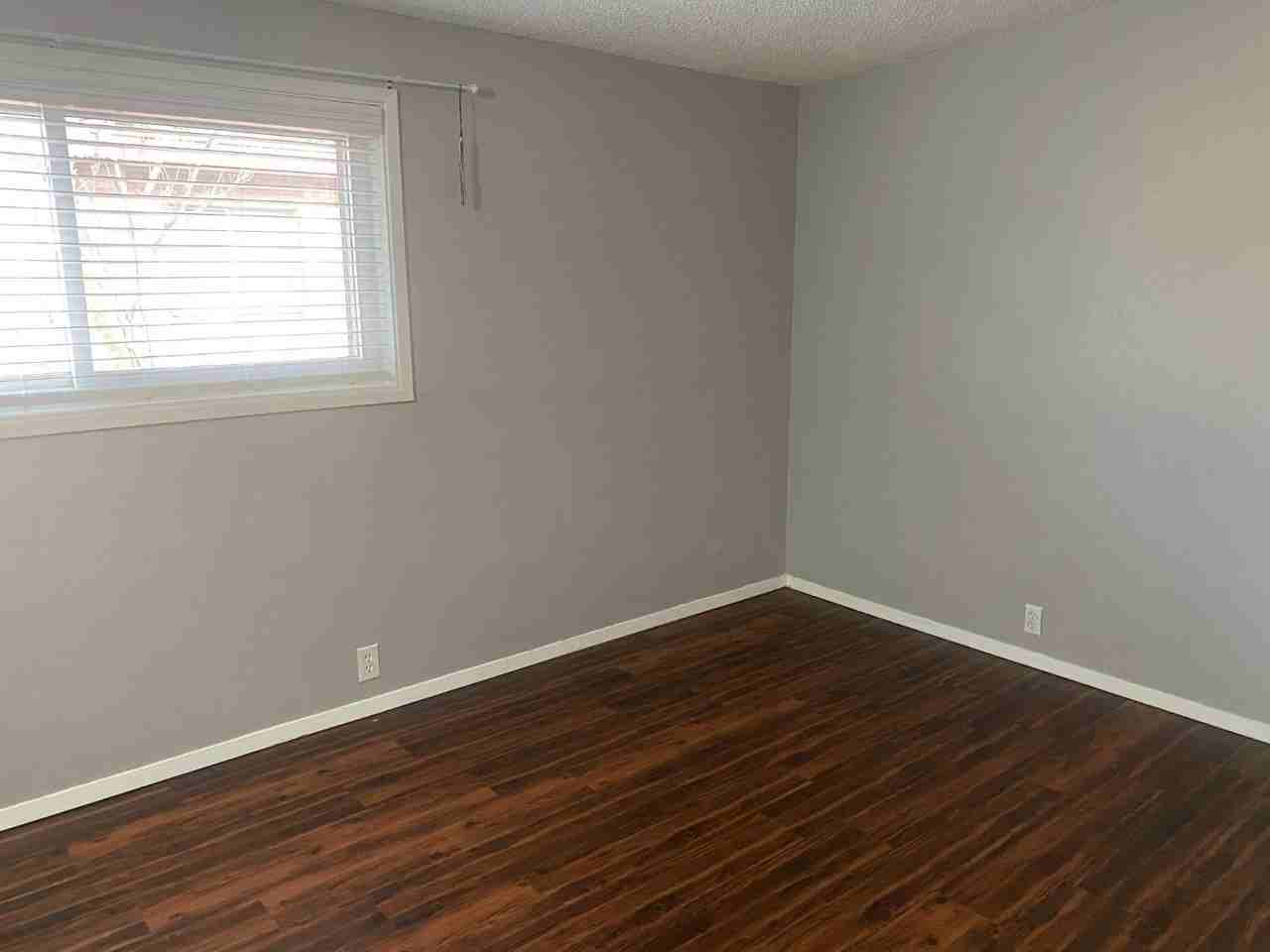 2704 68th St - Photo 6 of 12