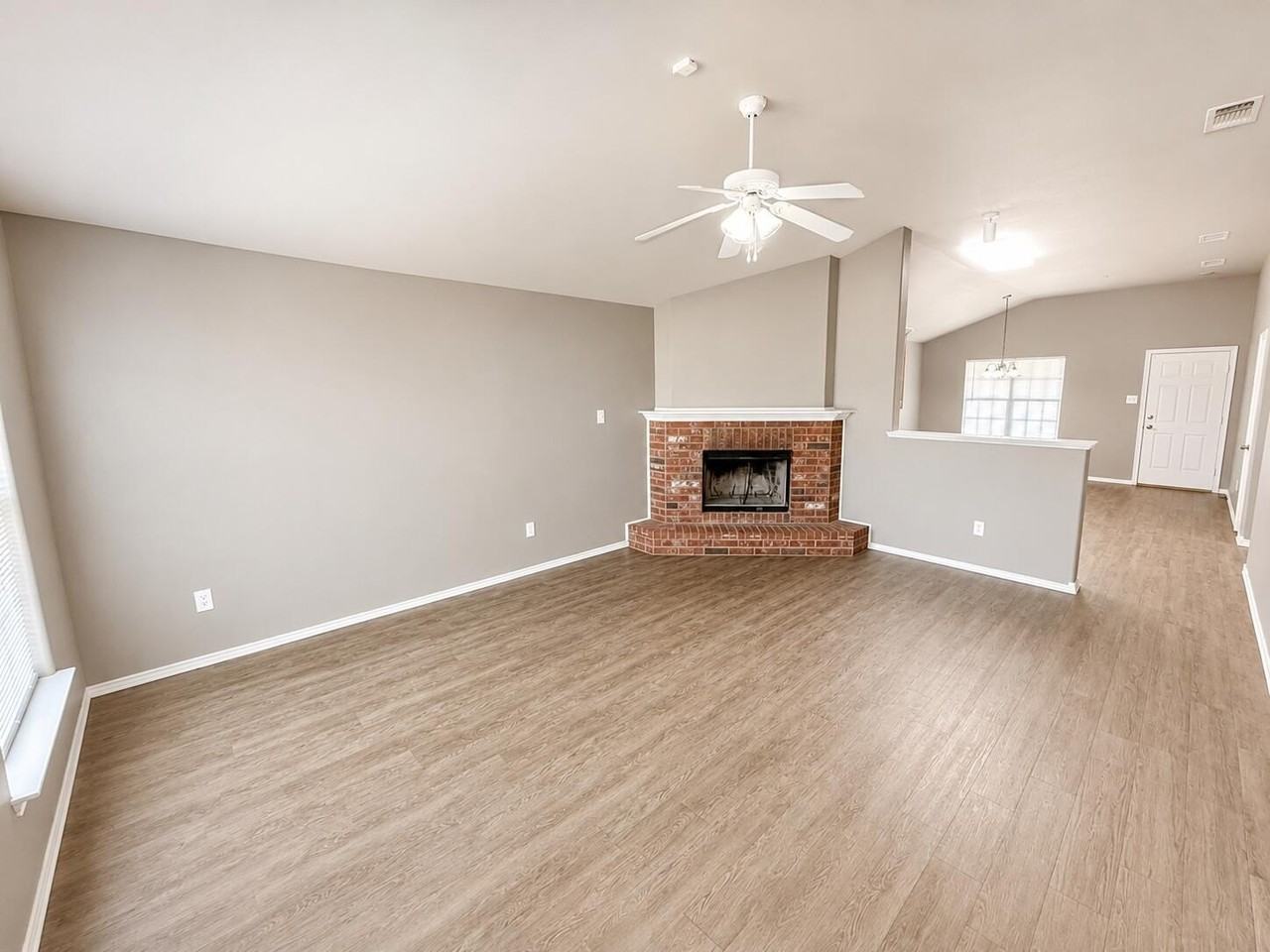 1919 100th St - Photo 2 of 10