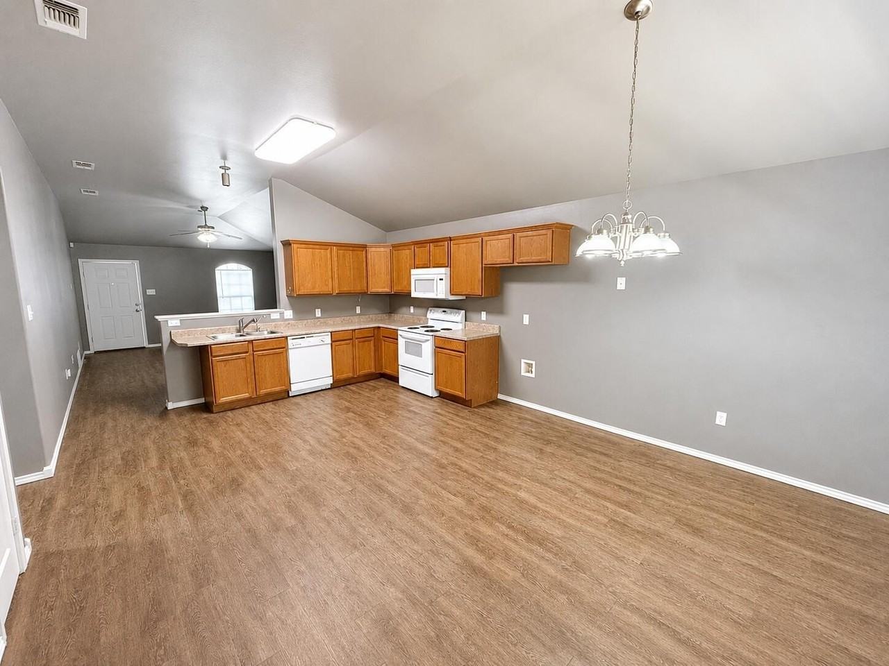 1919 100th St - Photo 3 of 10
