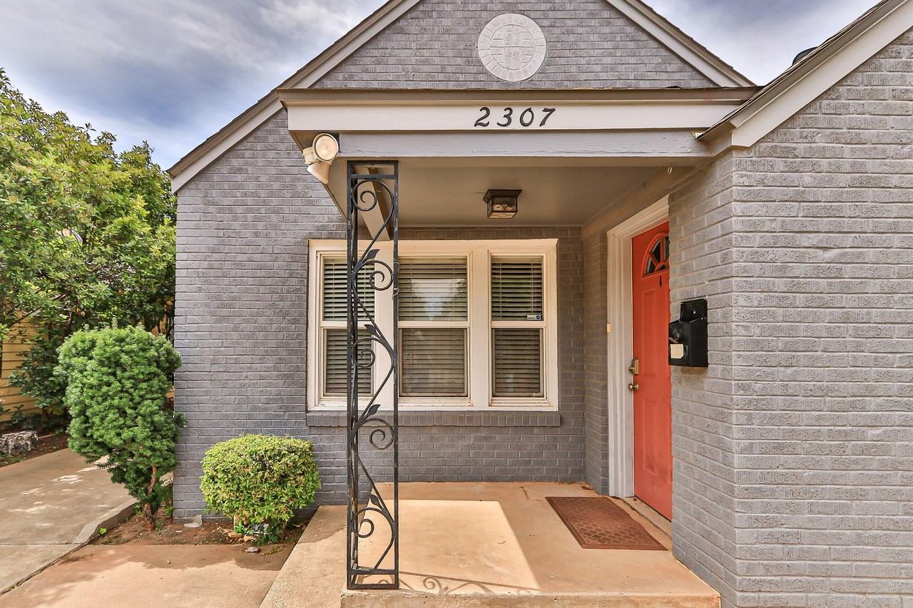 2307 14th St #A - Photo 4 of 31
