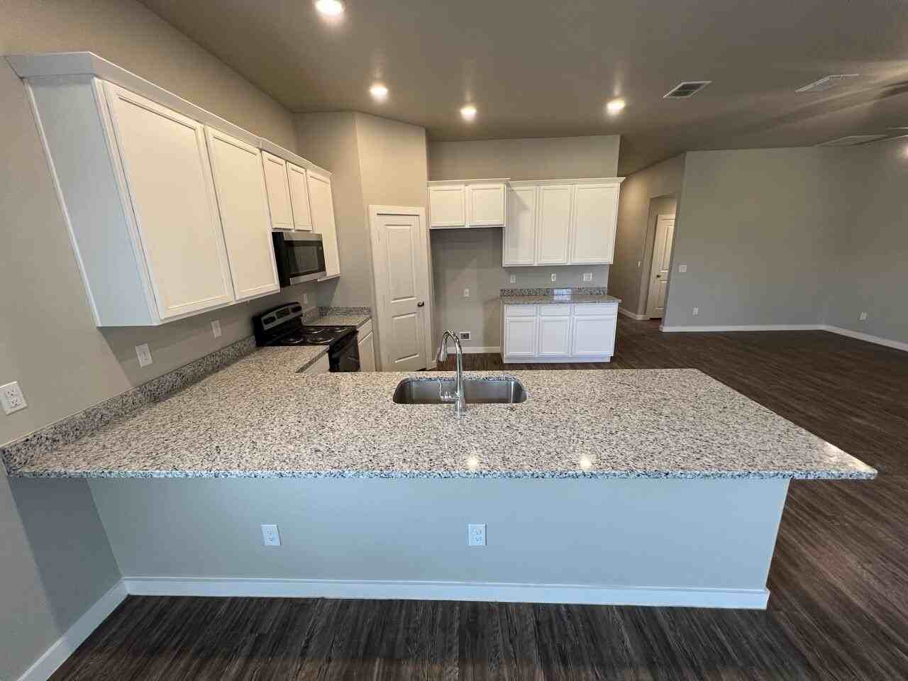 2030 Kenwood Ave - Photo 5 of 30