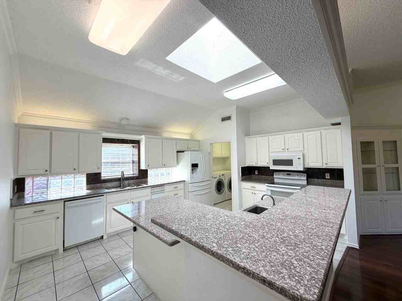 5422 71st St - Photo 5 of 13