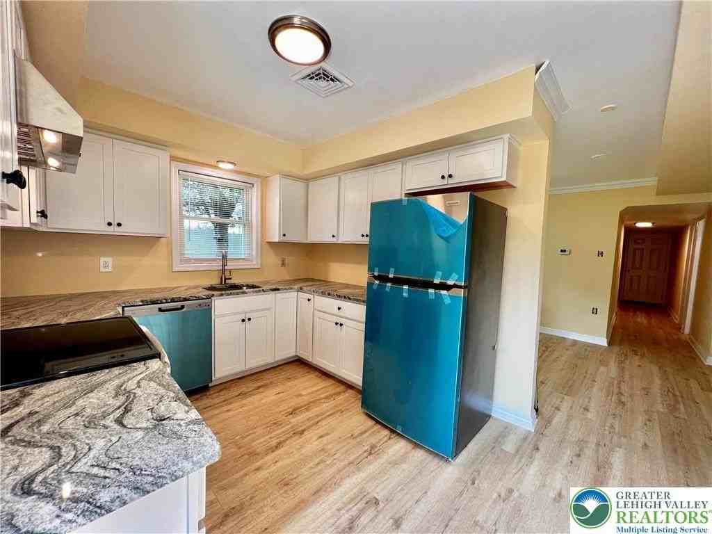 2404 Northwood Ave - Photo 4 of 22