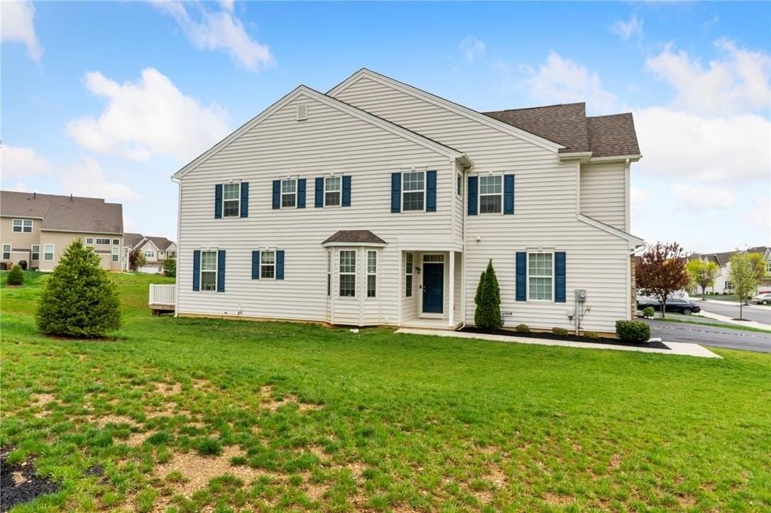 301 Redclover Ln - Photo 3 of 43
