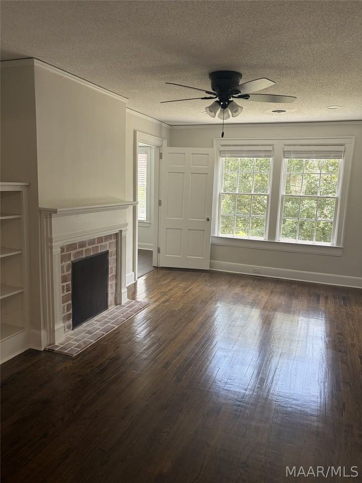 1103 Magnolia Curv #D - Photo 2 of 19