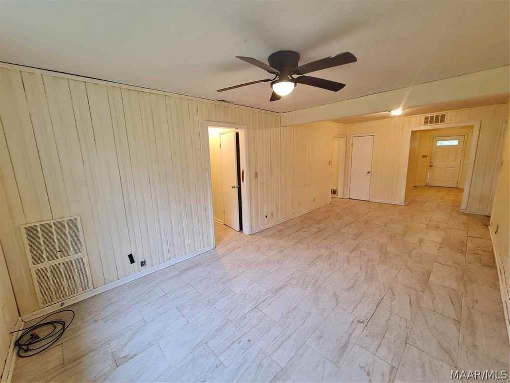 1220 Lynwood Dr - Photo 4 of 37