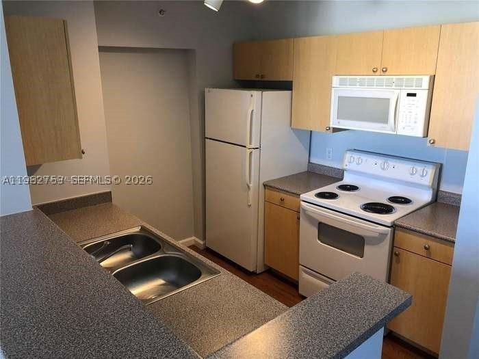 1919 Van Buren St #619A - Photo 5 of 13