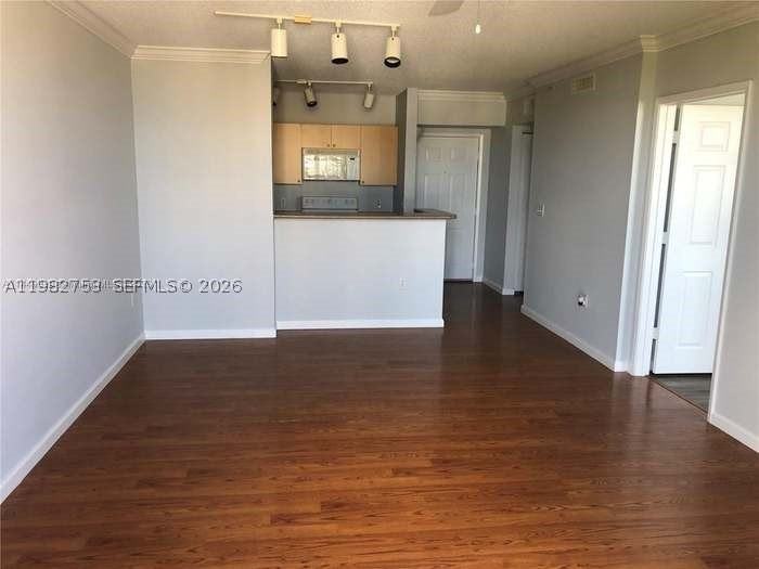 1919 Van Buren St #619A - Photo 7 of 13