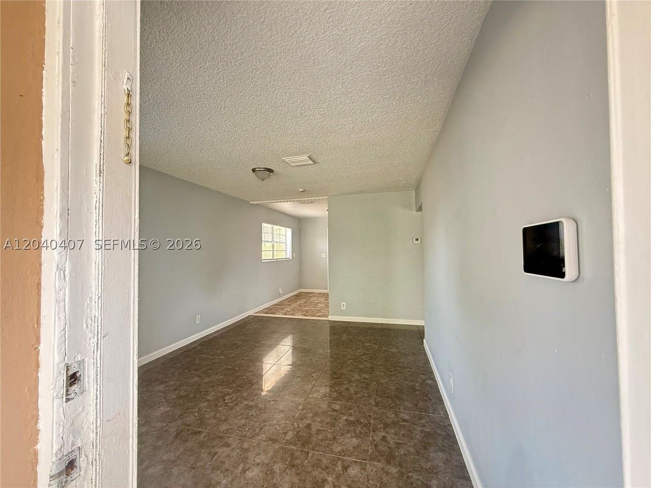 820 Nw 4th Ave - Photo 3 of 13