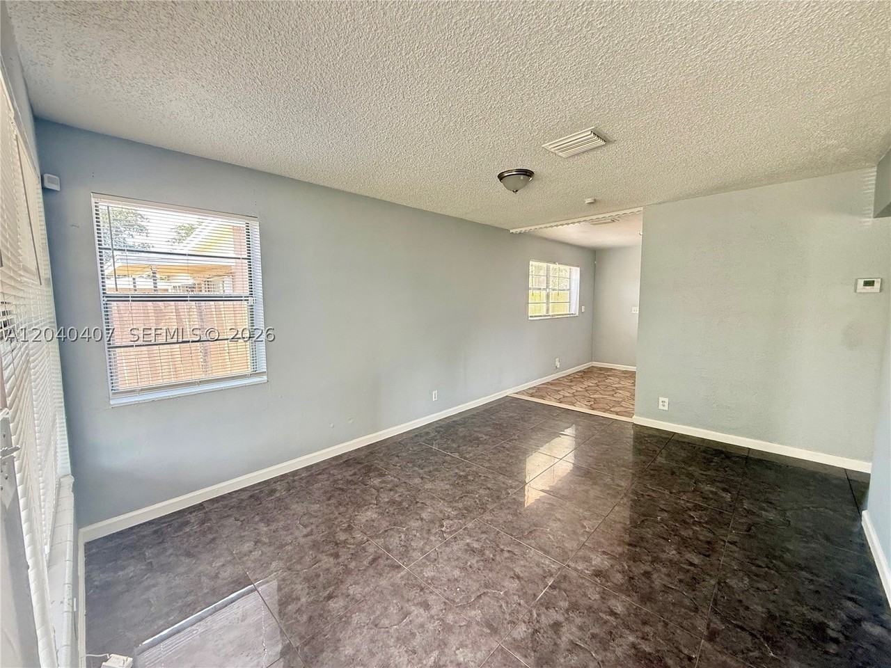 820 Nw 4th Ave - Photo 4 of 13