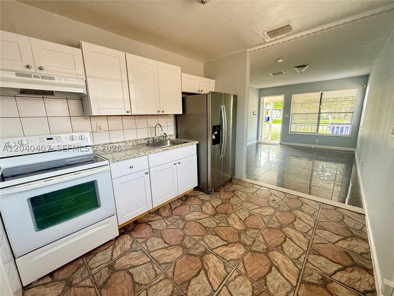 820 Nw 4th Ave - Photo 6 of 13